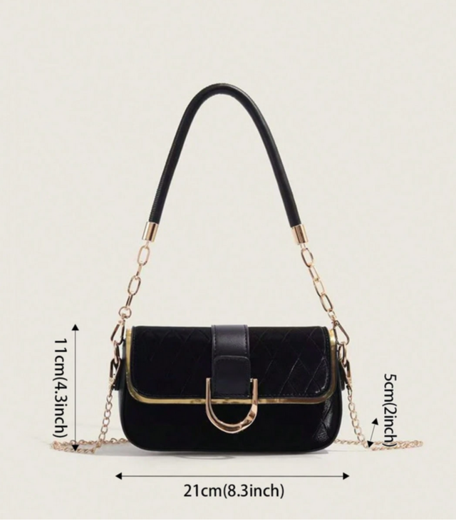 BOLSO NEGRO CON HEBILLA