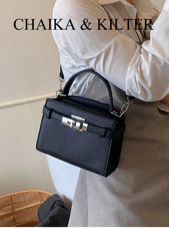 BOLSO NEGRO IMITACION CINTURON CON HERRAJE METALICO