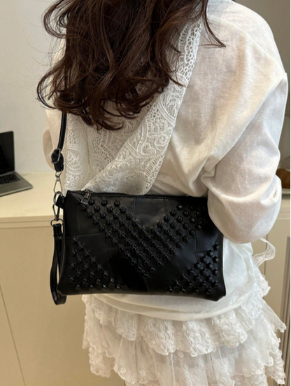 BOLSO DE MANO CON TACHES NEGROS