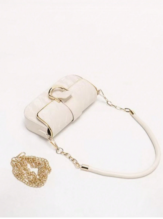 BOLSO BLANCO CON HEBILLA