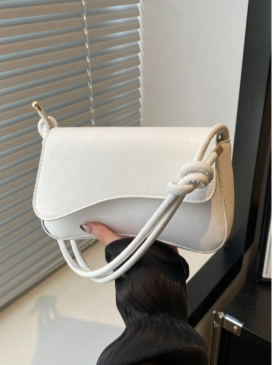 BOLSO BLANCO SOLAPA ASIMETRICA
