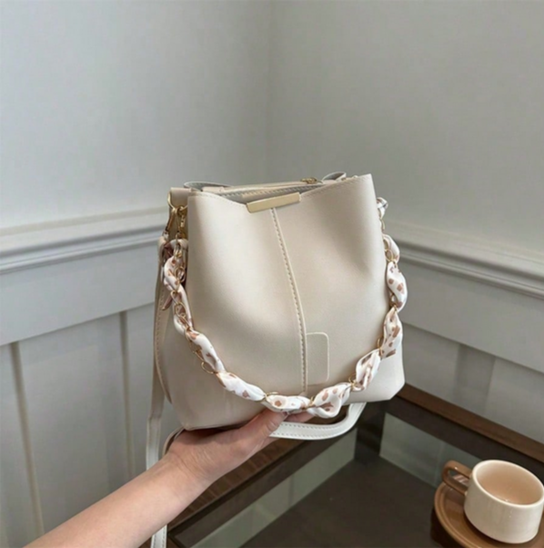 BOLSO BLANCO MARFIL TIPO CUBO