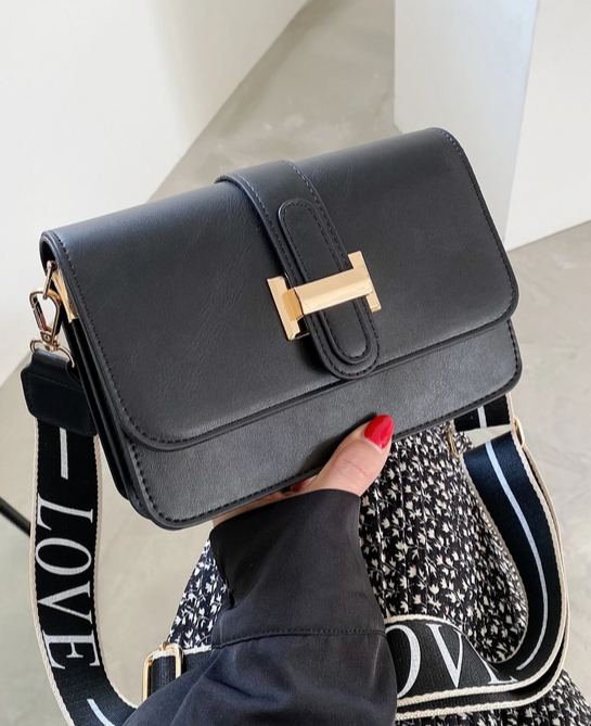 BOLSO NEGRO HEBILLA ELEGANTE