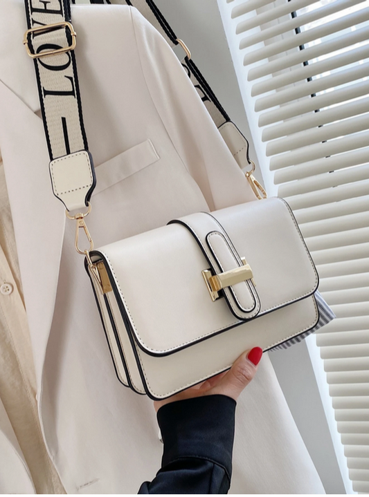 BOLSO BLANCO MARFIL CON HEBILLA ELEGANTE