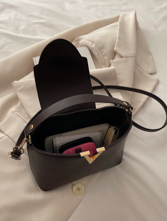 BOLSO DE MANO CAFE PLACA DORADA V