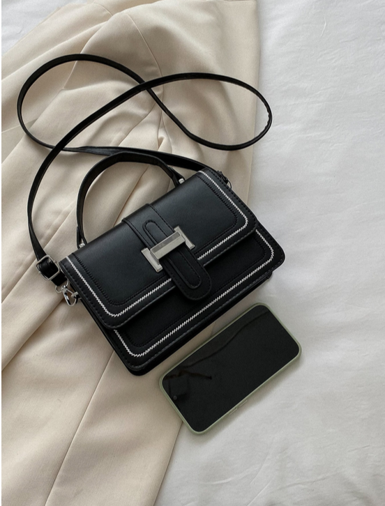 BOLSO CUADRADO SOLAPA CON DISEÑO Y HEBILLA