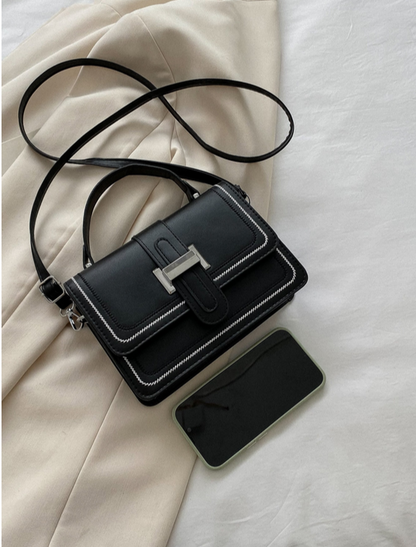 BOLSO CUADRADO SOLAPA CON DISEÑO Y HEBILLA