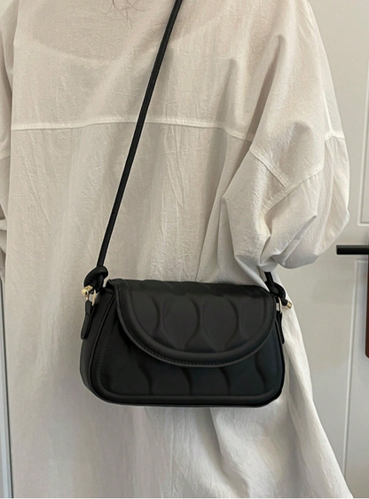 BOLSO NEGRO DE HOMBRO, SOLAPA ALTO RELIEVE