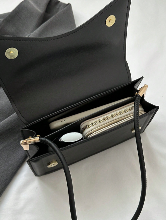 BOLSO DE HOMBRO NEGRO SOLAPA CURVA VINTAGE
