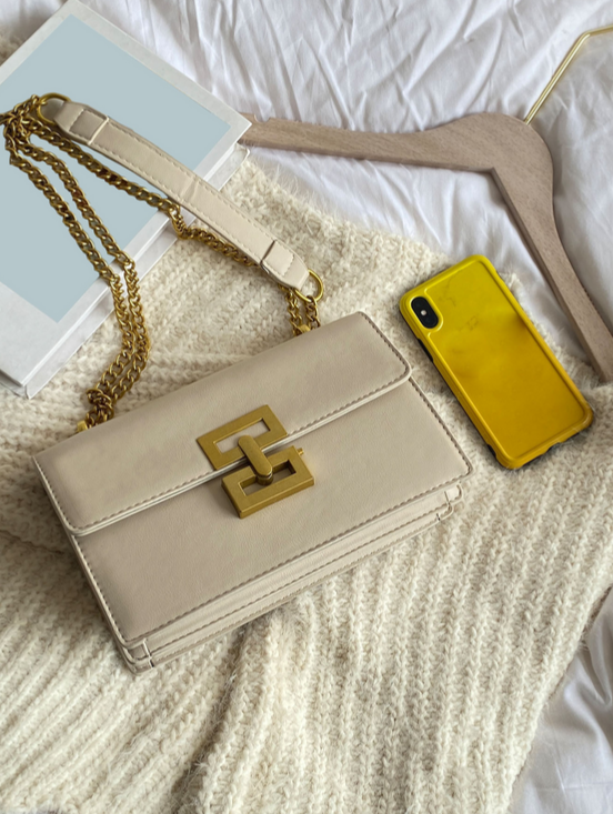 BOLSO BEIGE HEBILLA PRECOLOMBINA