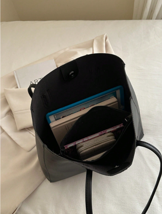 BOLSO GRANDE DE HOMBRO CON COSMETIQUERA
