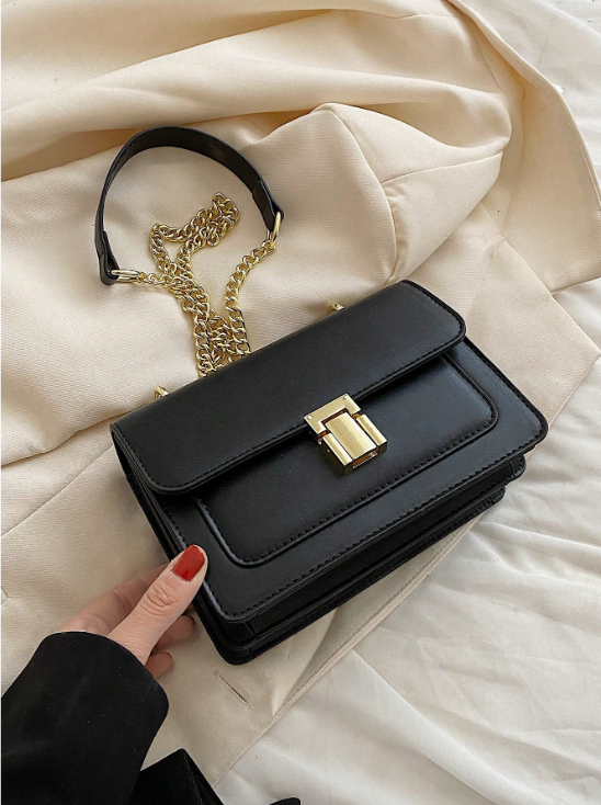 BOLSO NEGRO , HEBILLA CUADRADA