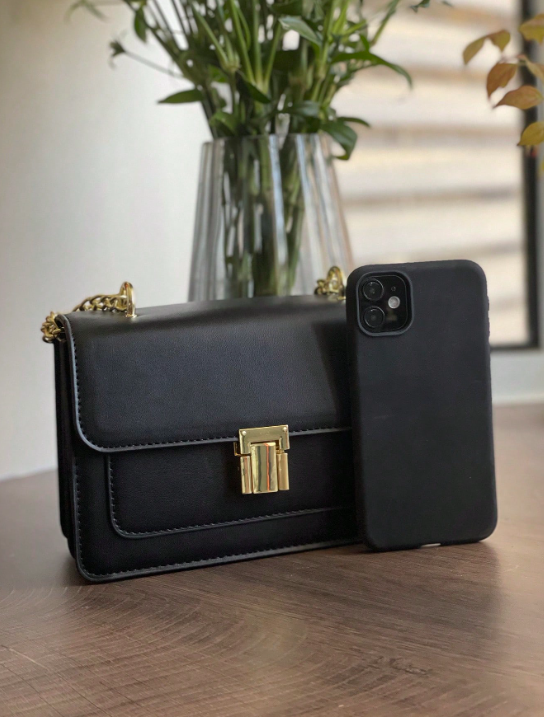 BOLSO NEGRO , HEBILLA CUADRADA