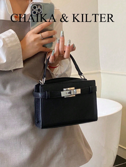 BOLSO NEGRO IMITACION CINTURON CON HERRAJE METALICO