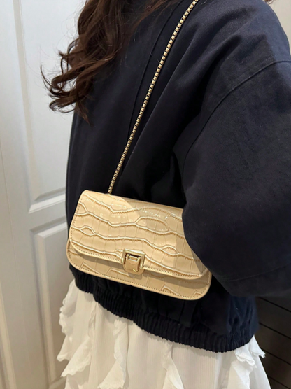 BOLSO BEIGE EN RELIEVE CON CADENA DORADA